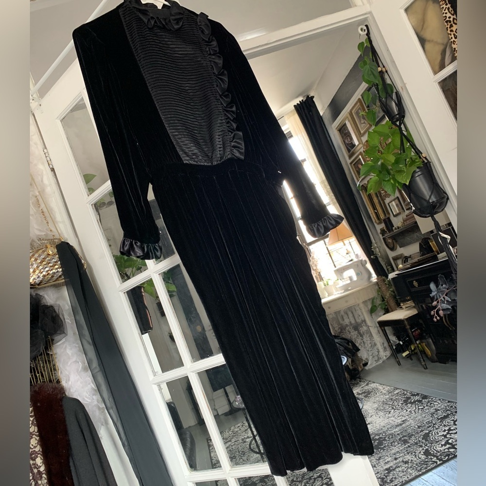 Real vintage (about 60 years) Velvet Midi Dress with Ruffle Trim - Picture 6 of 10